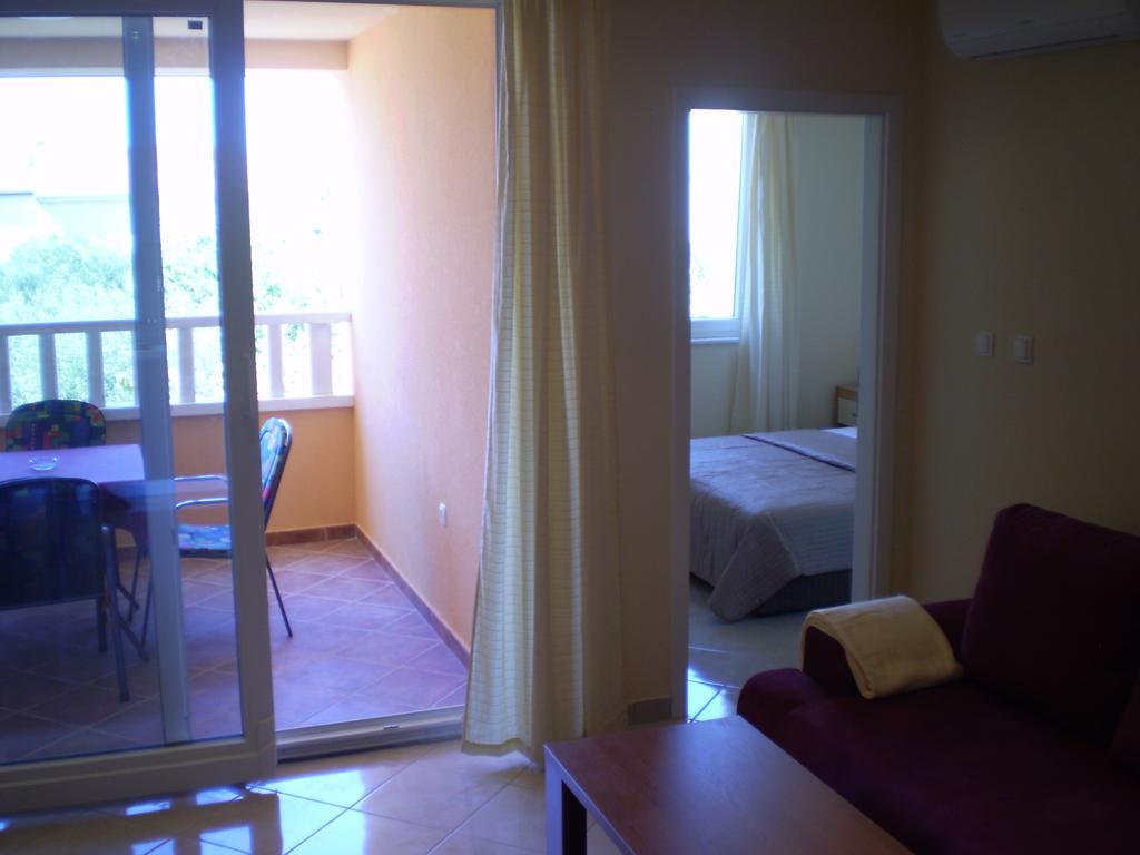 Apartment Tare, Free Parking