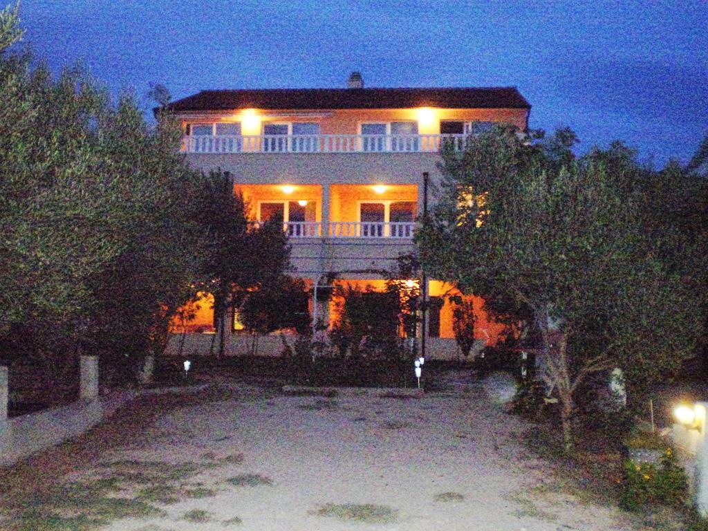 Tare, Free Parking Vodice