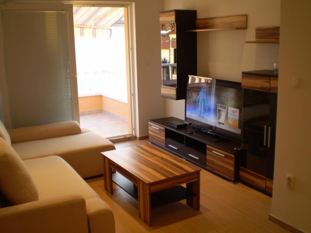 Tare, Free Parking Vodice