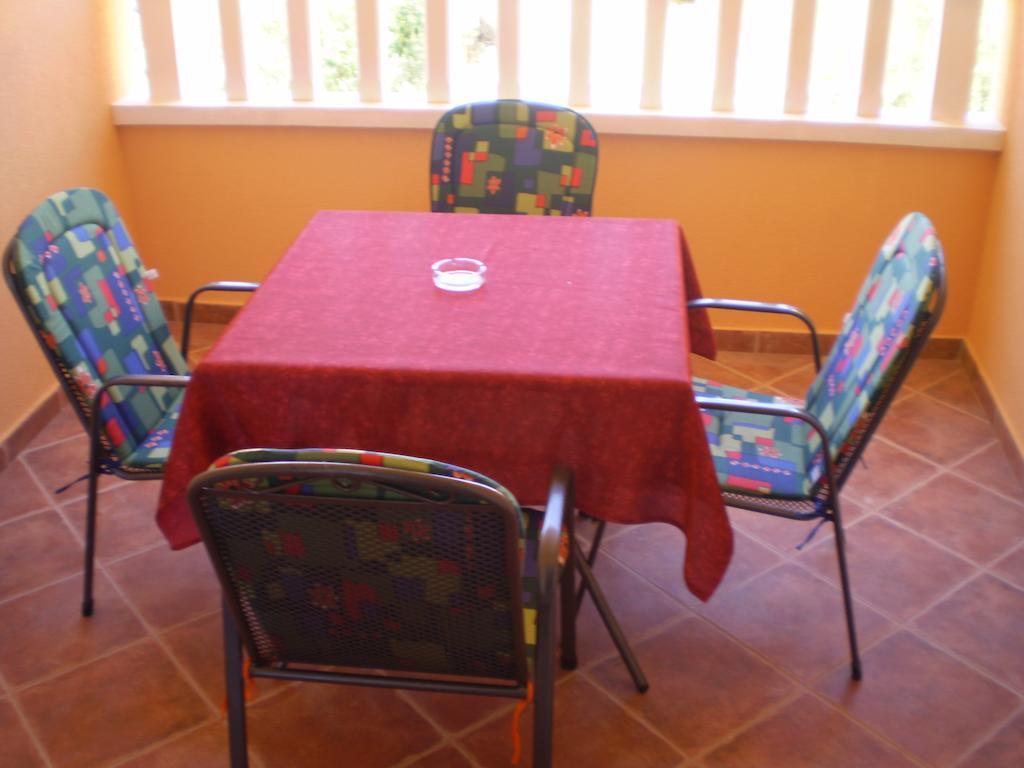 Tare, Free Parking Vodice