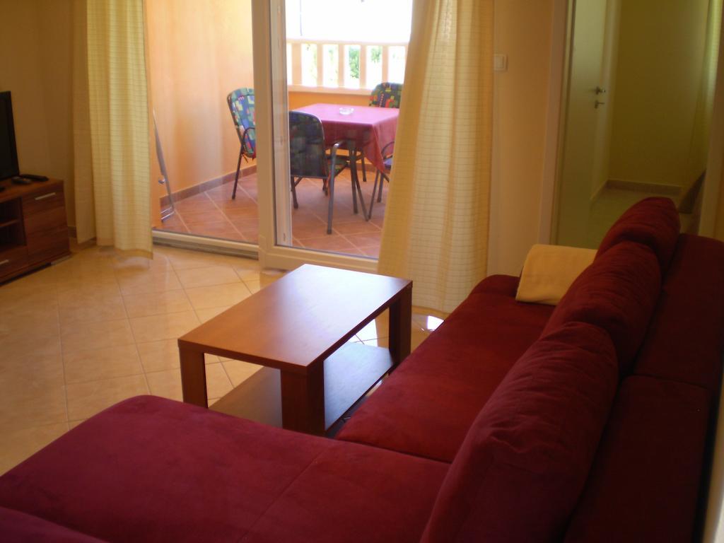 Apartment Tare, Free Parking